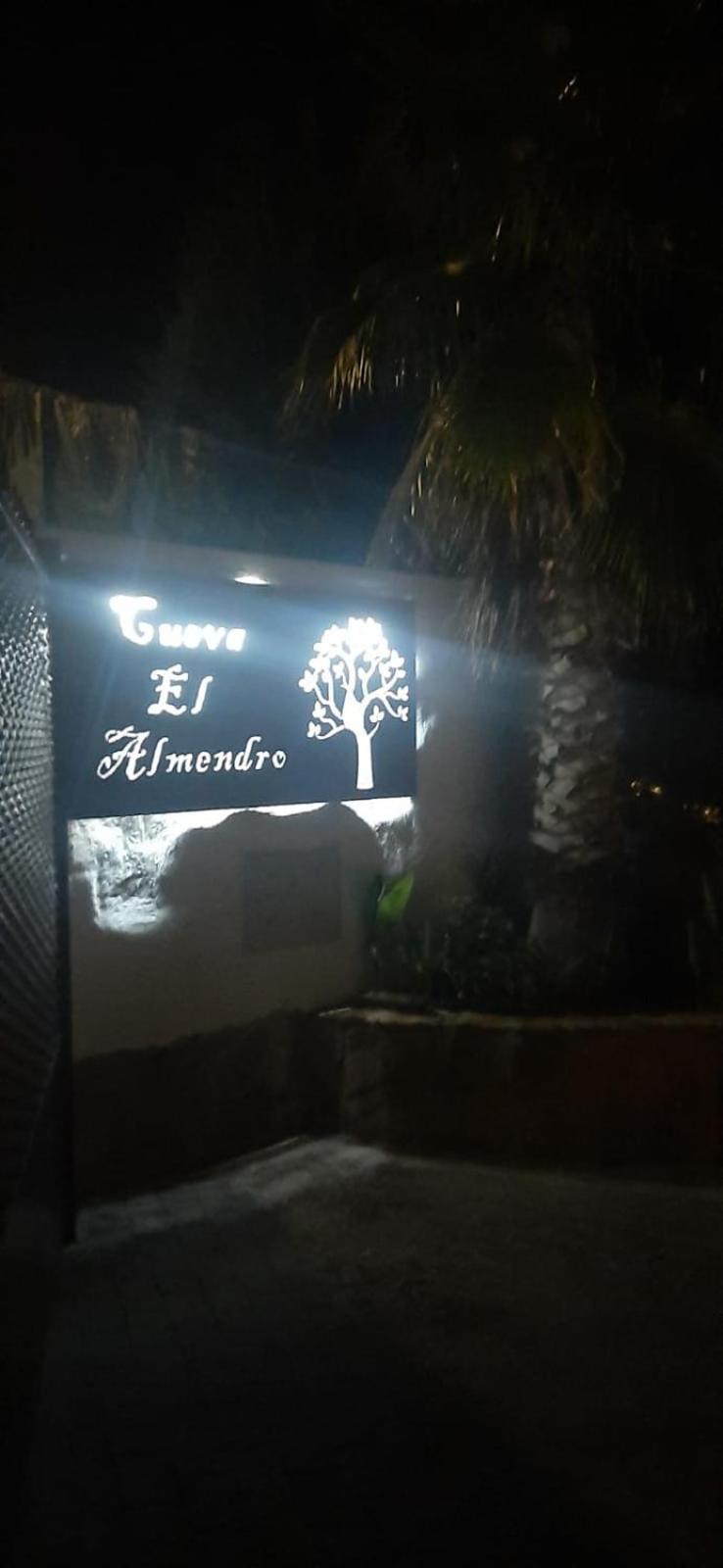 Casa Cueva El Almendro Pensionat Pegalajar Exteriör bild